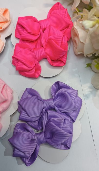 Kit Com 8 laços infantis,  com 4 cores.