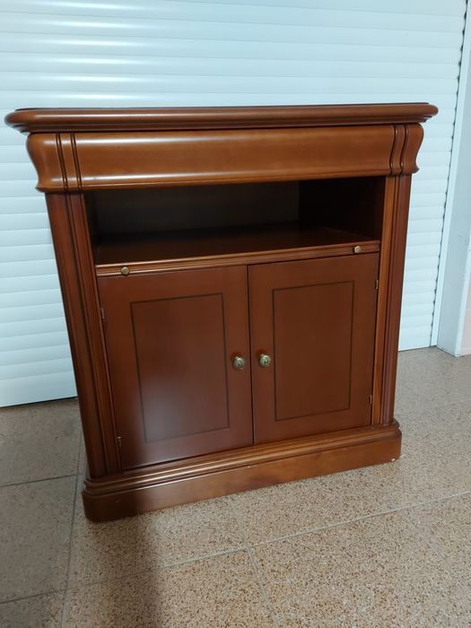 Móvel de televisão em cerejeira