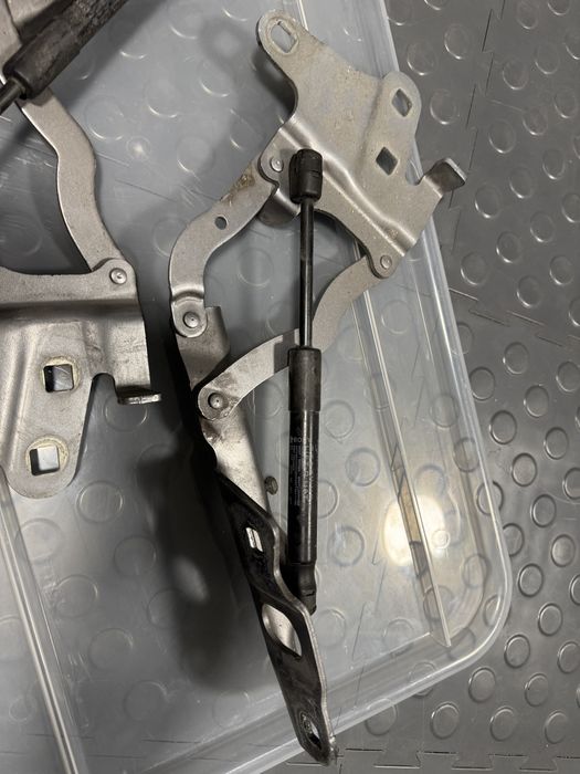 Alfa Romeo Stelvio zawiasy maski komplet Lewy prawy