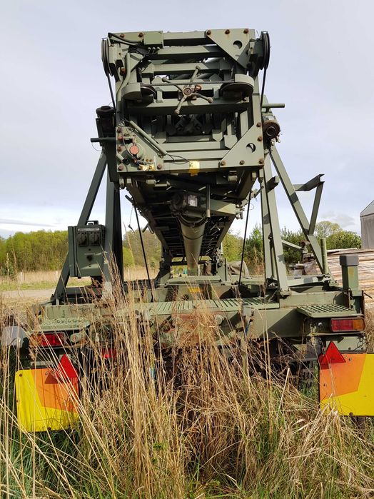 Militaria - mobilna wieża pod stację bazową - 25m.