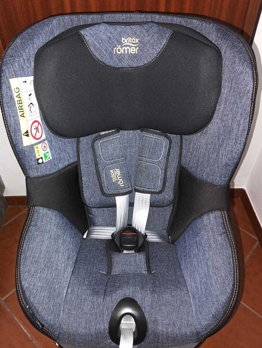 Cadeira Britax Römer Dualfix M i-Size – Gira 360° / Isofix / 61-105cm