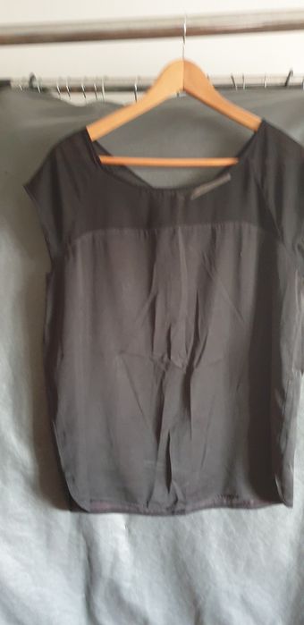 Blusa preta acetinada