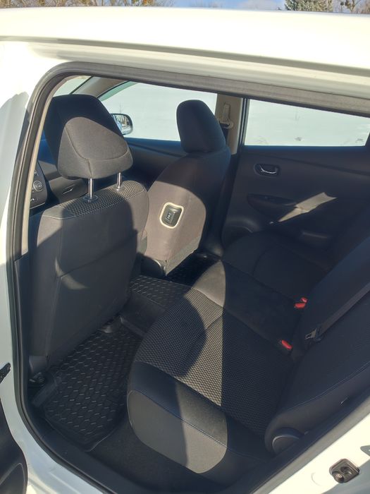 Nissan leaf электромобиль