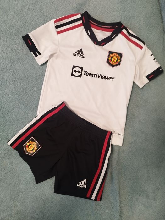 Komplet chłopięcy piłkarski 104 adidas