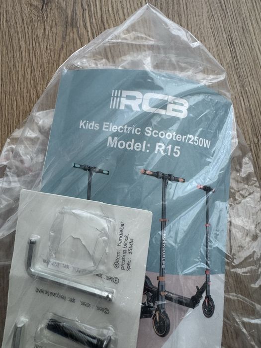 RCB Kids Electric Scooter/250W Model: R15 em excelente estado