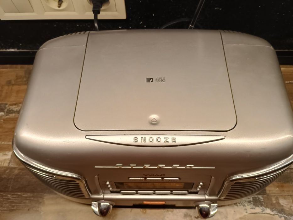 Teac SL-D900, CD-програвач з радіо та USB у ретро-стилі