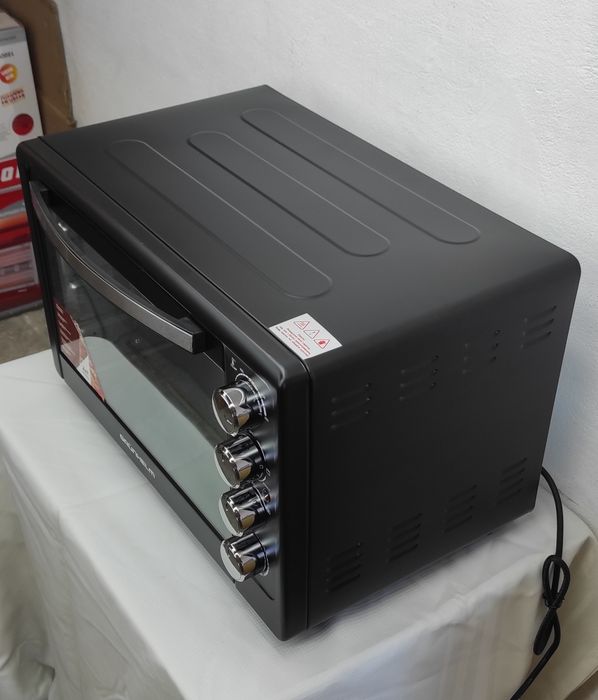 Духовка Grunhelm GN50AC 50 л с конвекцией