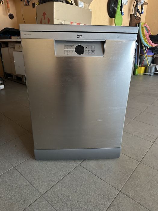 Посудомийна машина Beko b300 з технологією AquaIntense