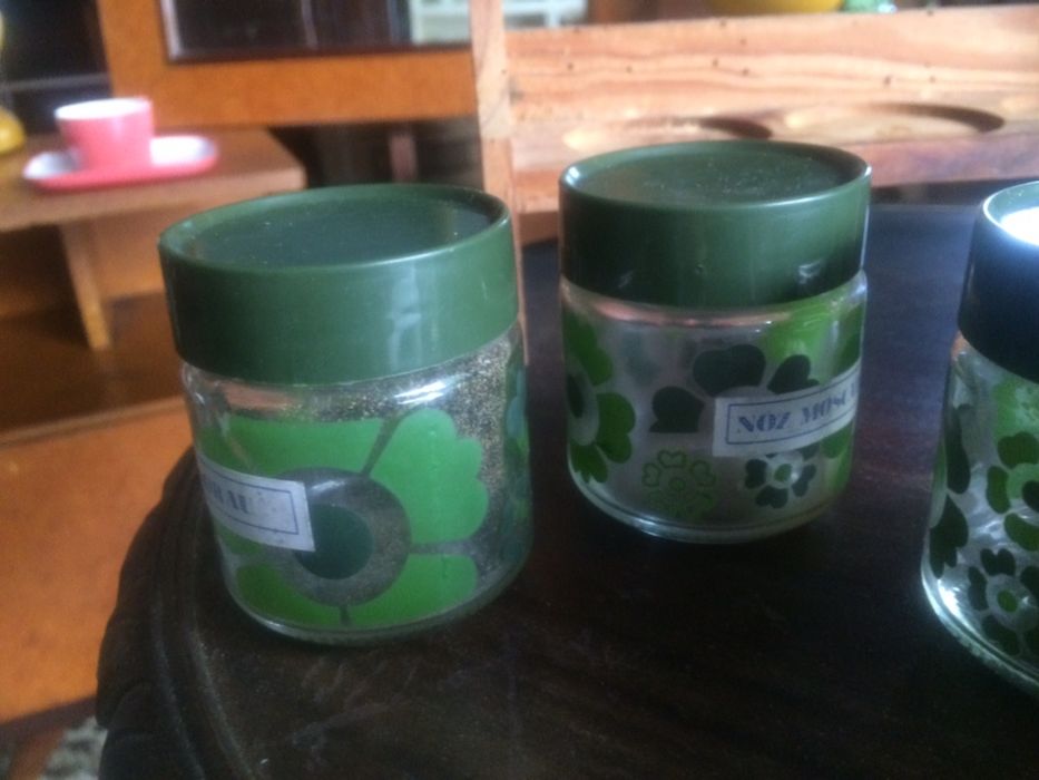 Antigo expositor de especearias frascos em vidro