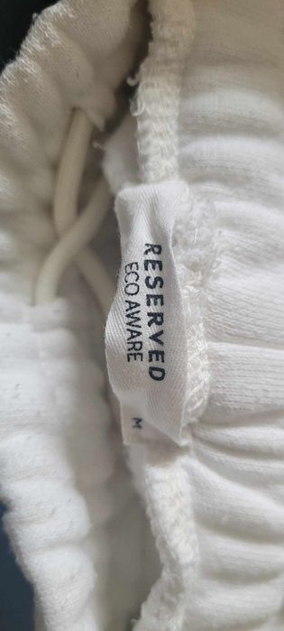 Białe dresy Reserved