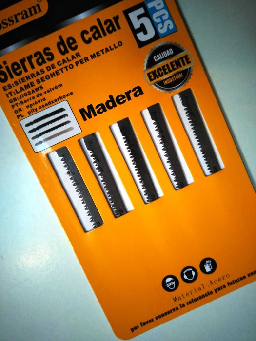 Serras tico tico. Corte de metal e madeira