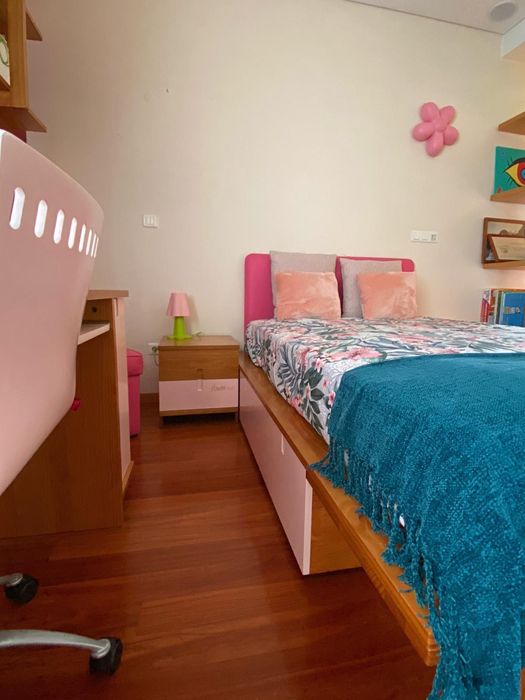 Mobília quarto de criança em pinho maciço, como nova, ver fotografias