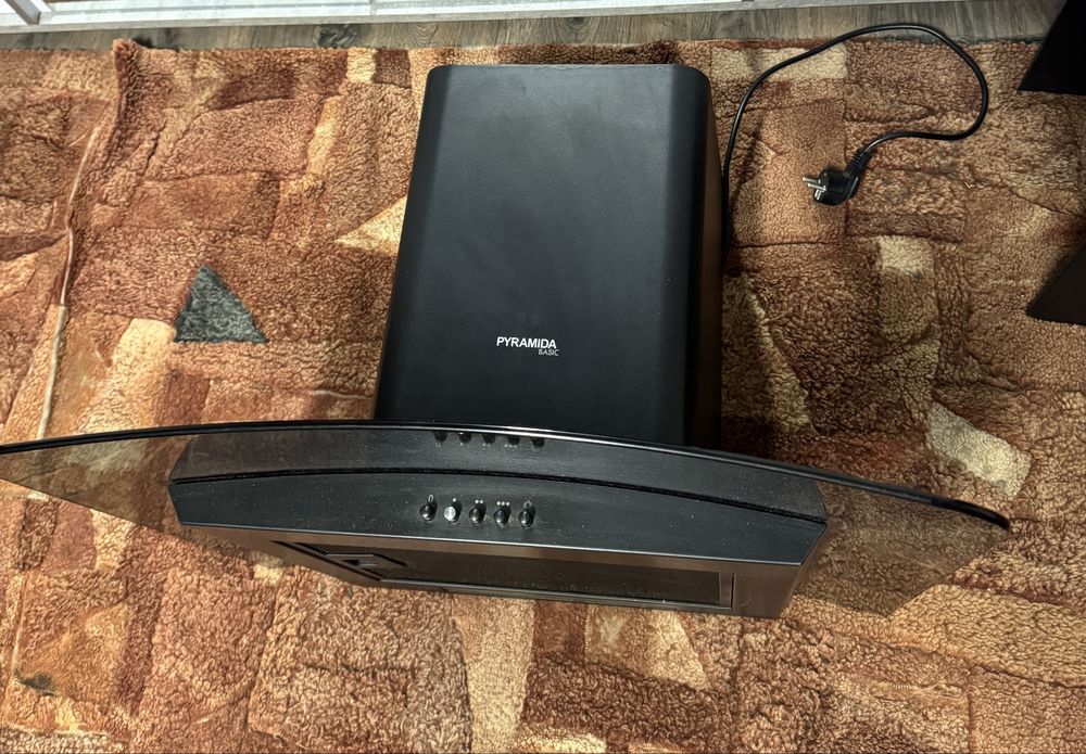 Витяжка pyramida