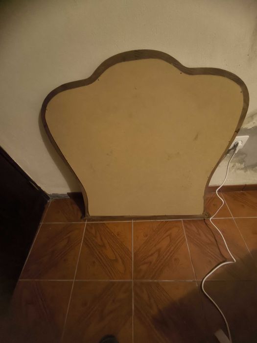 Cómoda de madeira com espelho