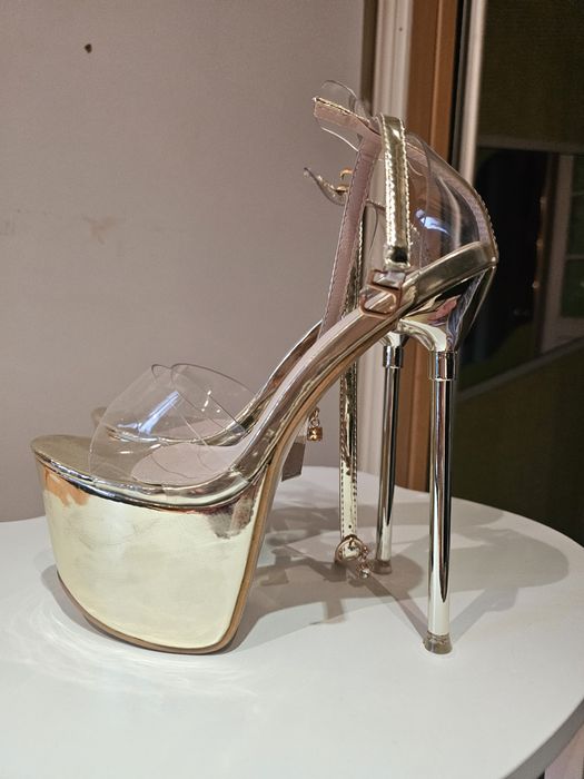 Szpilki szklanki CUDNE złote