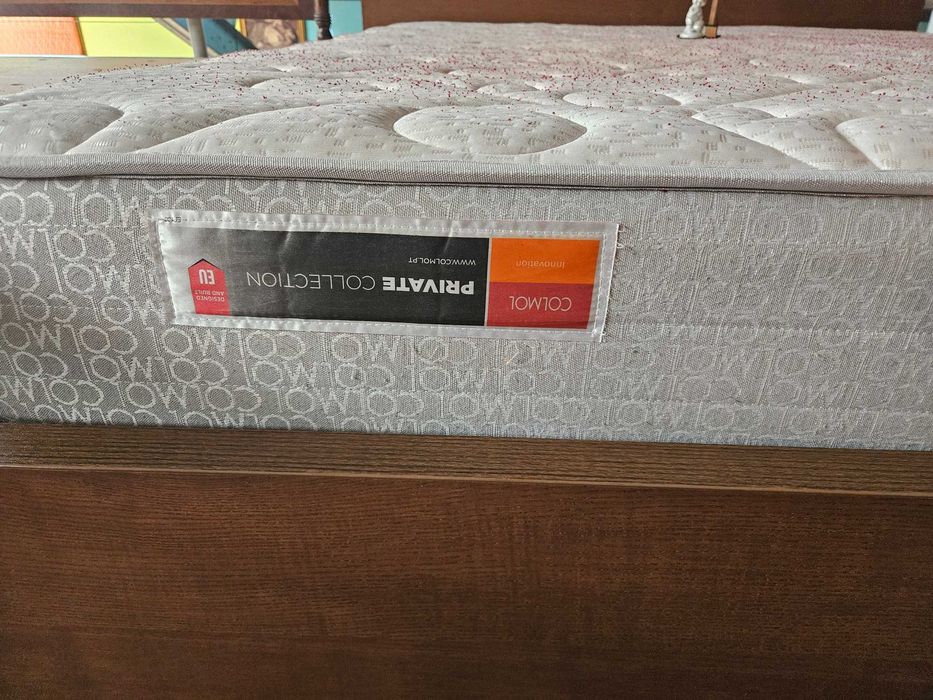 Cama com estrado e colchão - óptimo estado geral