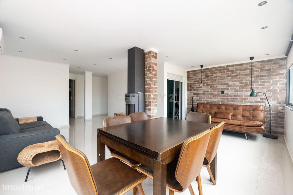 T2 para arrendamento com Vista Magnífica em Almada