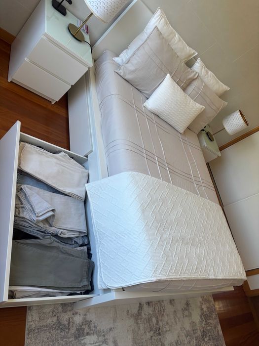 Quarto de casal completo igual a novo.