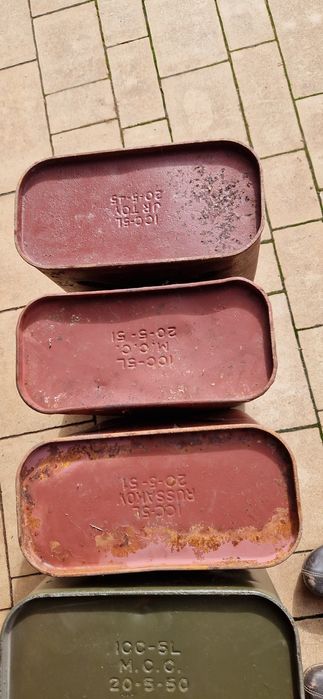 Kanister do Forda Mutt Jeep Wiilys