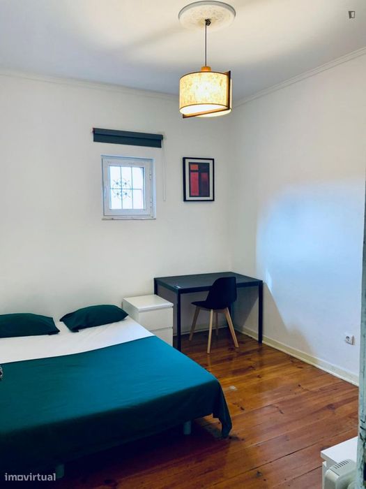 Quarto - localizado em Intendente Lisbon