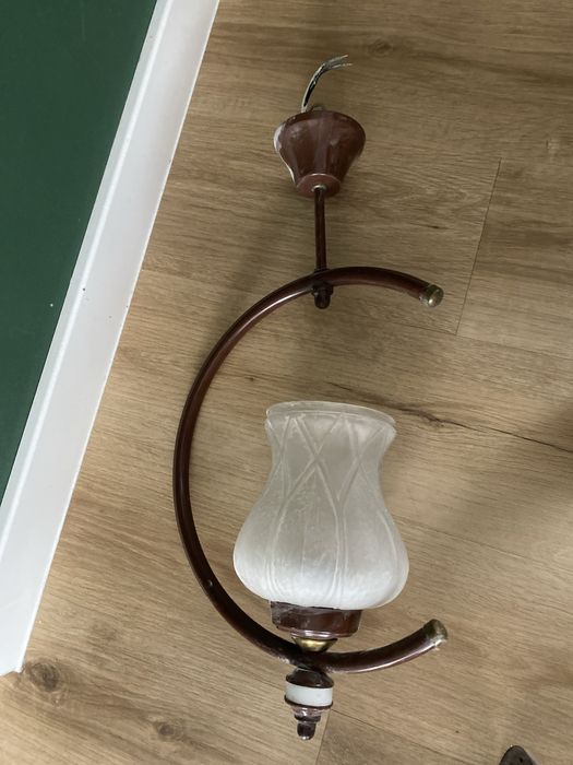 Żyrandole, lampy wiszące, kinkiety