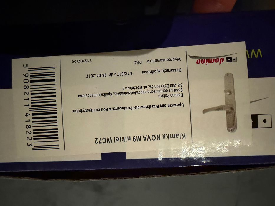 Domino klamka drzwiowa na długim szyldzie nikiel