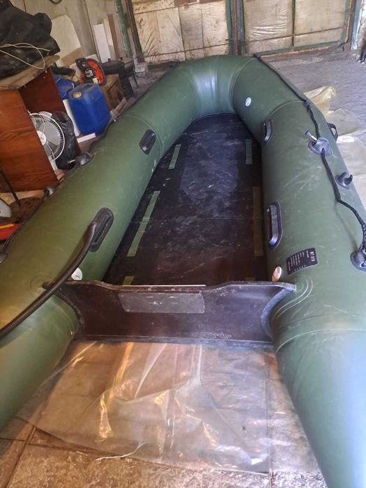 Продам човен гумовий з мотором