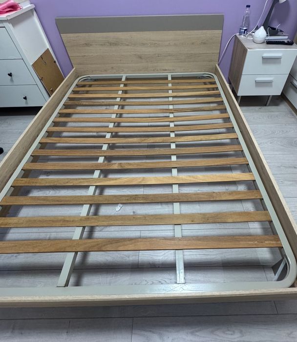 Vendo cama casal para colchão de 1,60 x 1,40