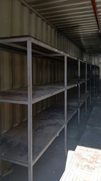 Contentor para armazenamento de materiais inflamáveis, para exterior, com prateleiras e com sistema de extinção