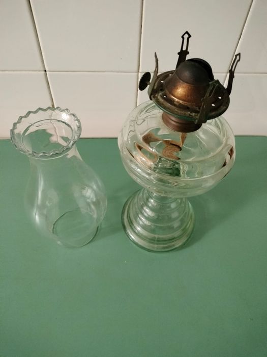 Candeeiro antigo , em excelente estado de conservação