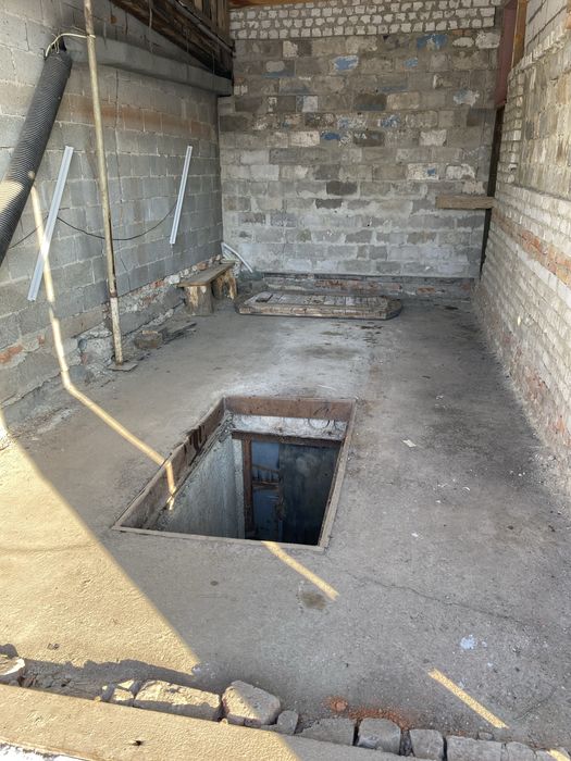 Гараж не далеко от метро холодная гора