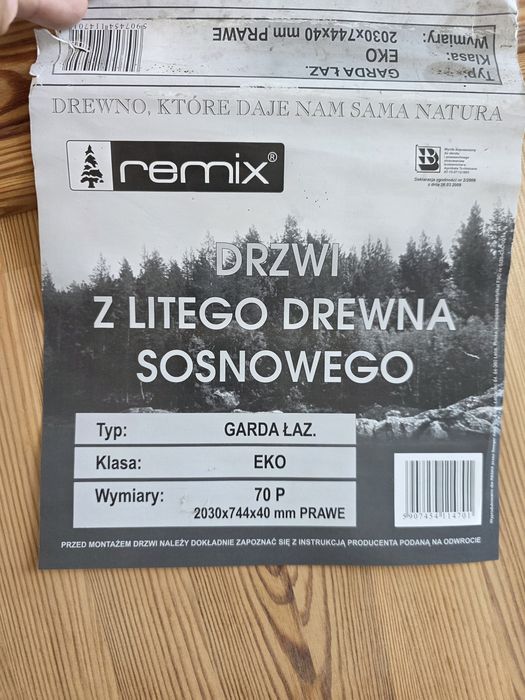 Nowe drzwi sosnowe 70 Prawe
