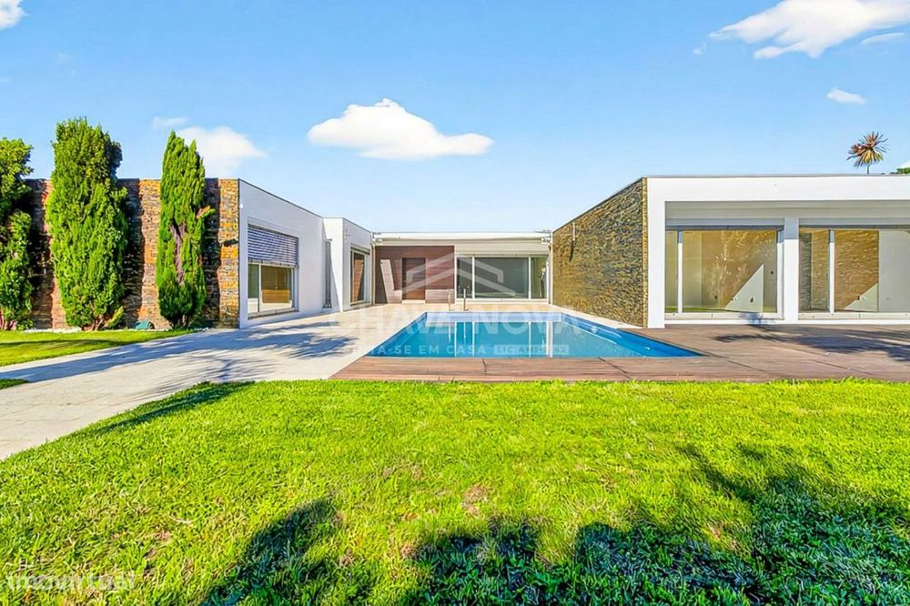 Moradia T4+1 Isolada com piscina aquecida salgada, em Labruge