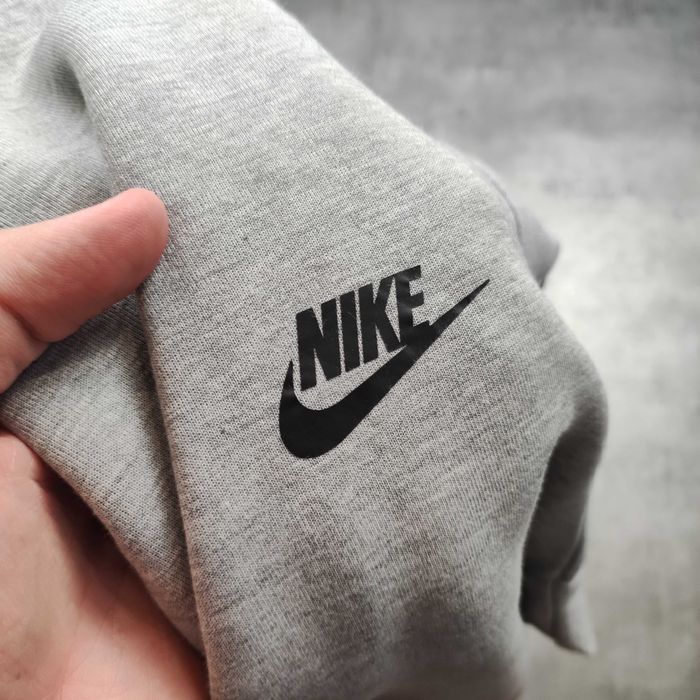 MĘSKA Bluza bez Kaptura PREMIUM Kieszonka Nike Tech Fleece Szara Logo