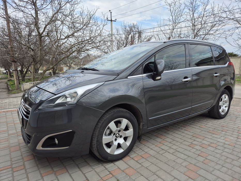 Продам  машину Пежо 5008