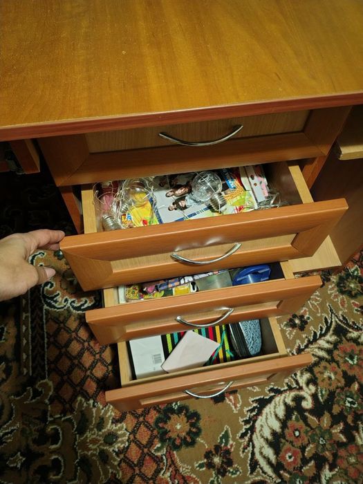 Комп'ютерний стіл