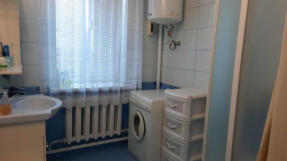 Продається двоповерховий будинок.