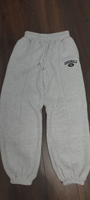 Szare dresy z nadrukiem