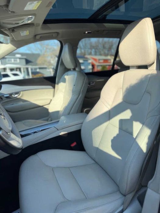 Volvo XC90      2022