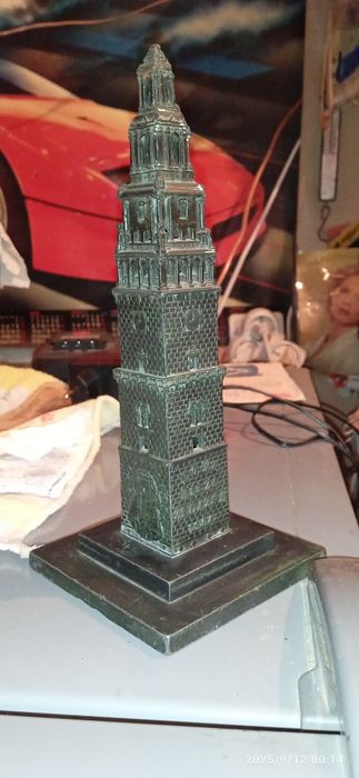 РАРІТЕТНА статуетка.