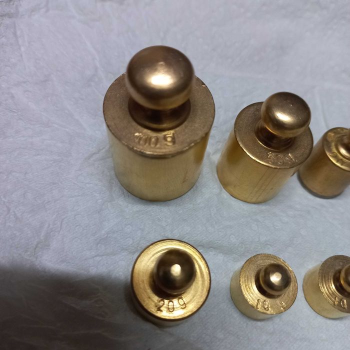 Conjunto de 8 pesos em latão