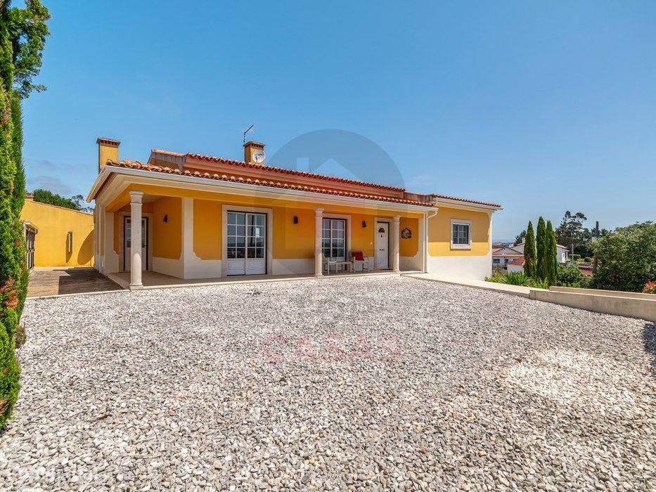 Moradia T3 com Piscina e Terreno em Osseira - Carvalhal Benfeito
