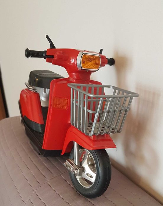 Zabawka Vespa Primavera, skuter z kolekcji -28х17 cm. czasów PRL-u
