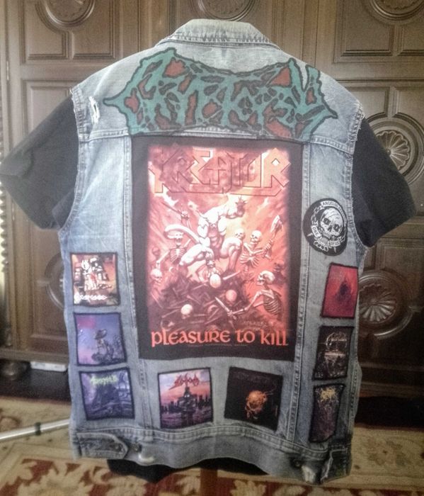 Colete com patches heavy metal
