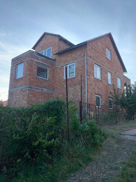 Продажа Житлового будинка  327 кв.м в м. Чернівцях + Київ