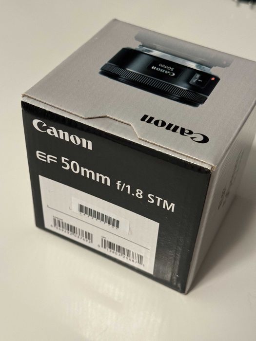 Canon EOS 2000D plus obiektyw
