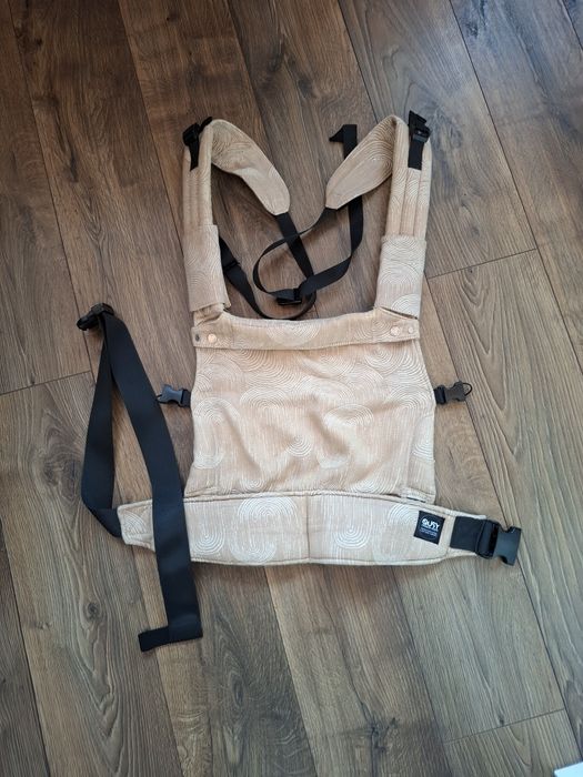 Nosidło Qusy Ergonomicze - Sand Storie Nude plus pasy ochronne