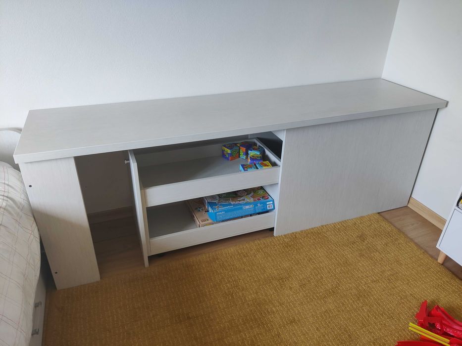 Conjunto cama e secretária