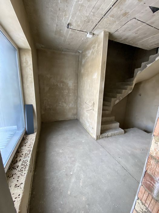 (Роша) Продаж останього тауну з міськими комунікаціями