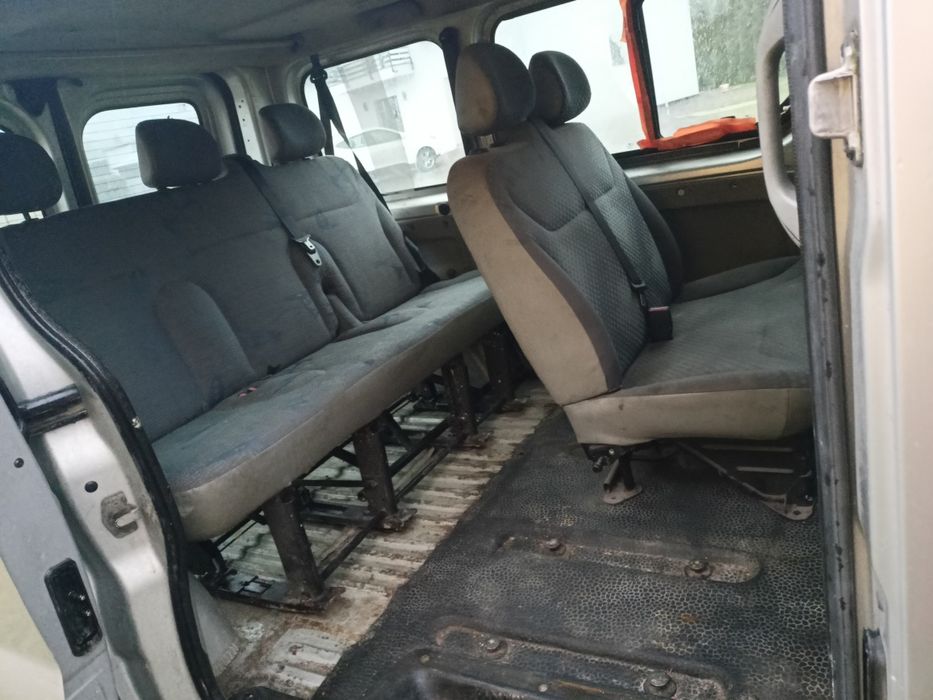 Renault Trafic 8 osobowy 1.9dci Vivaro primastar